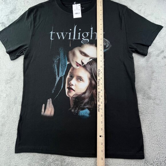 Twilight Movie Edward Bella Men's Medium Black Shirt New Moon Eclipse Breaking - Picture 6 of 8